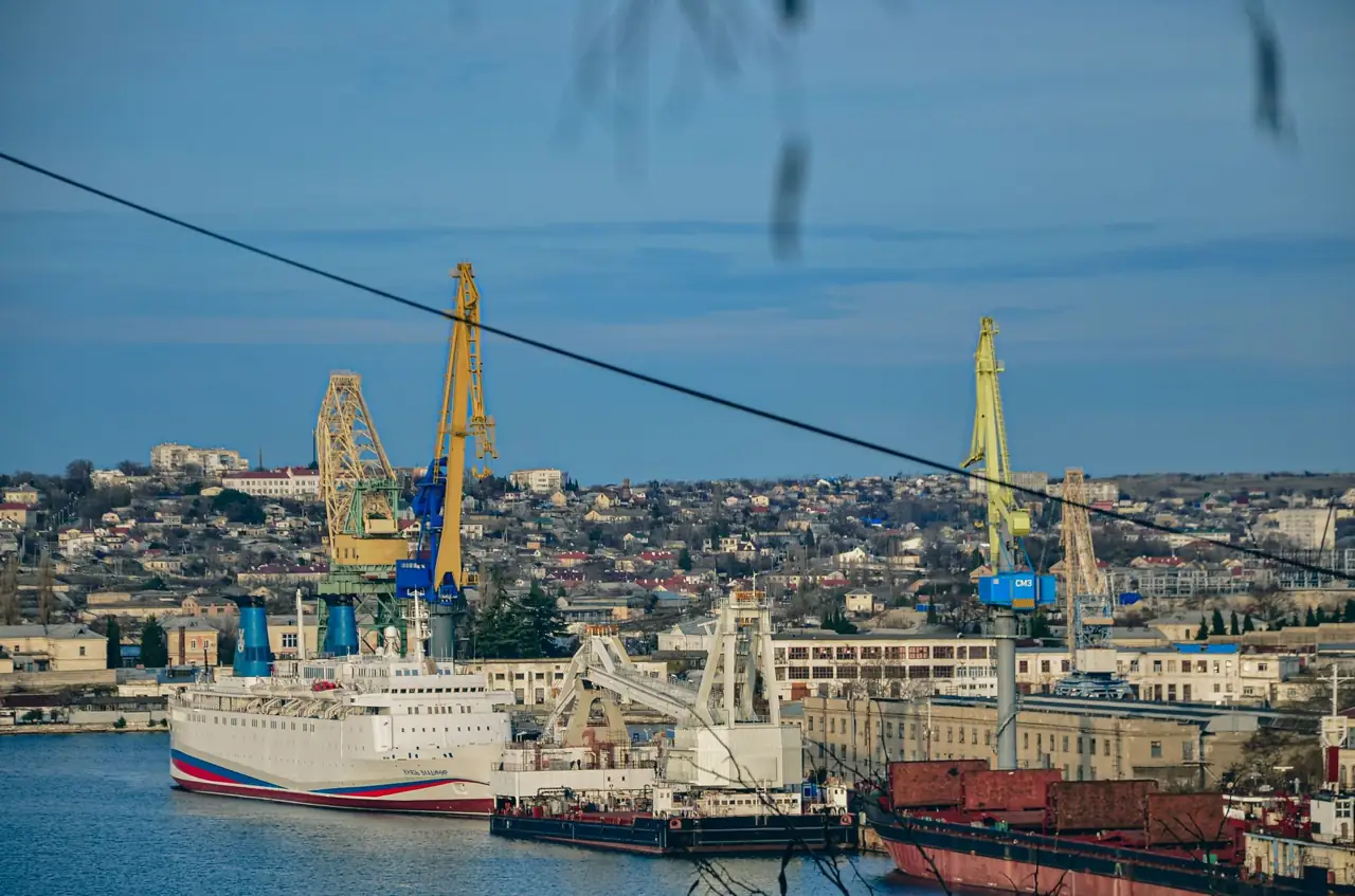 Marine and shipbuilding harbor operations