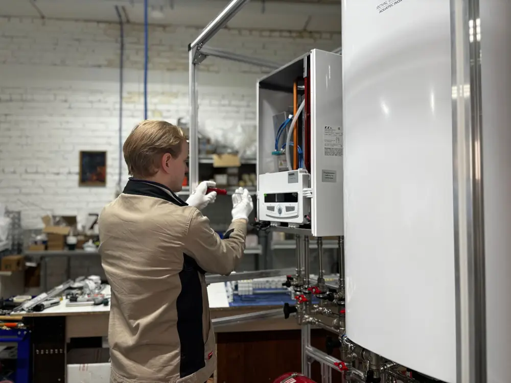 904L vs 316 Stainless Steel: Composition, Corrosion Resistance & When to Specify Each